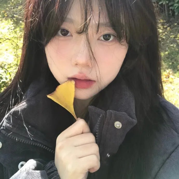 发明接吻的女孩